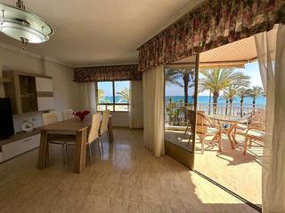 Flat in Las Piscinas Naturales. Piso en venta en centro  paseo marítimo, 3 dormitorios.