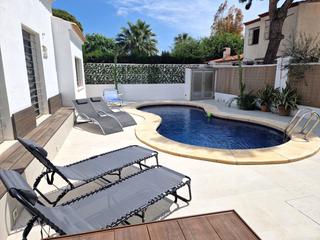 Reihenhaus in Punta Prima. Adosado en venta en punta prima, 4 dormitorios.