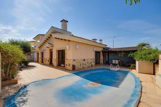 Chalet à Orihuela Ciudad. Chalet en venta en orihuela, 3 dormitorios.