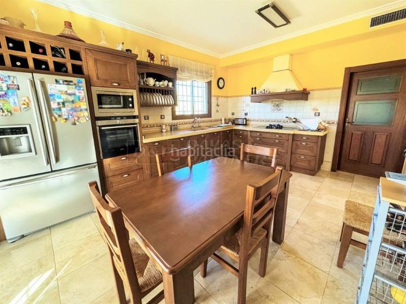 Foto 078f2007-8c37-47d0-97e6-be3e3a322580. Chalet villa en venta en centro, 5 dormitorios. en Orihuela