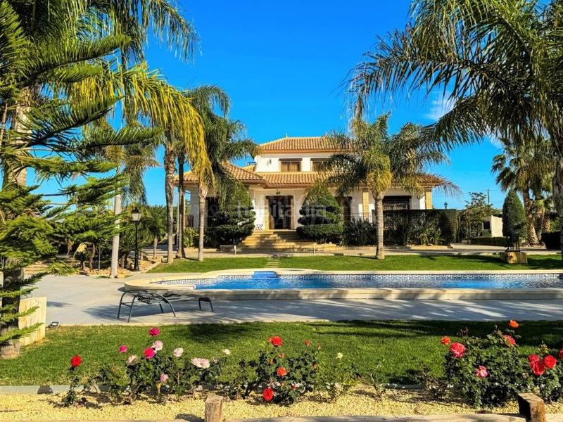 Foto 1fa4c80d-29a5-4f36-a937-b4d9f0b72376. Chalet villa en venta en centro, 5 dormitorios. en Orihuela