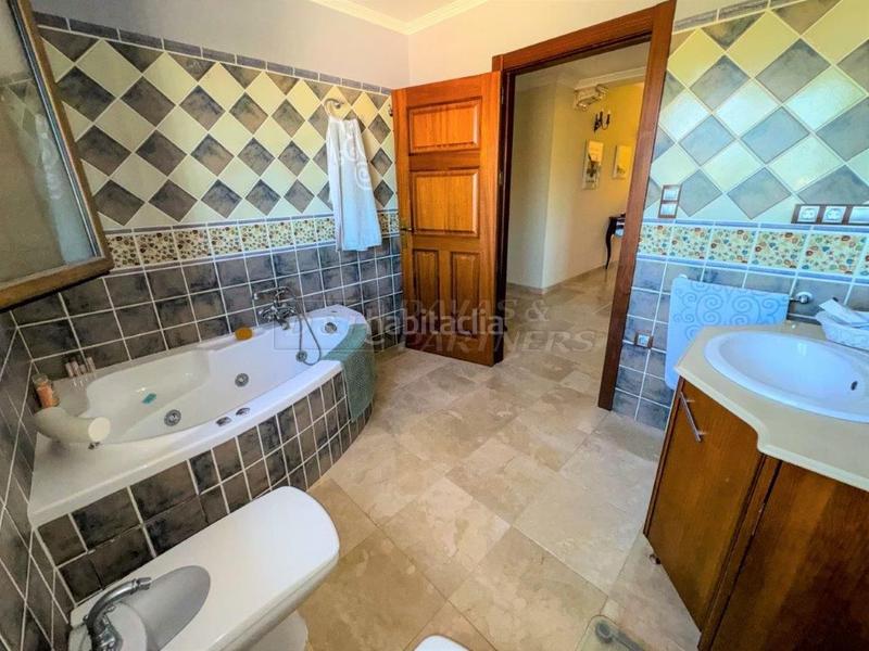 Foto 2203271d-c450-408f-ac8a-0efa1a4d00c1. Chalet villa en venta en centro, 5 dormitorios. en Orihuela