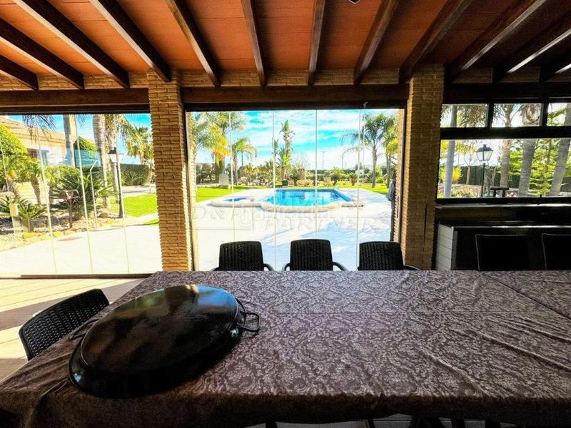 Foto 239d2f92-4c07-460f-93b5-aa65abffe193. Chalet villa en venta en centro, 5 dormitorios. en Orihuela