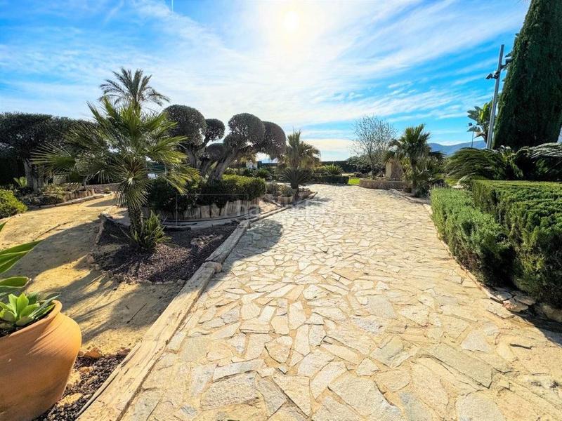 Foto 31e6773d-e0f5-4472-ab6f-429cd51003f2. Chalet villa en venta en centro, 5 dormitorios. en Orihuela