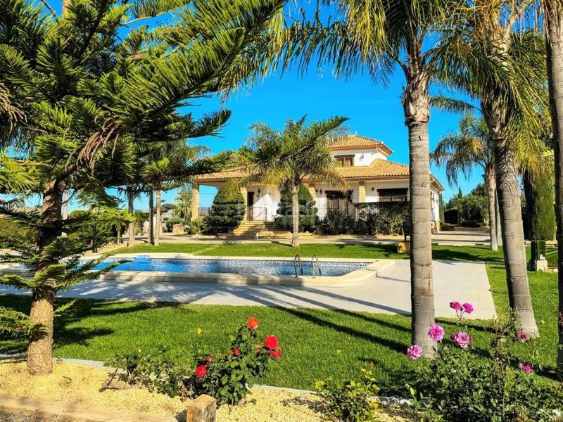 Foto 360b7c8e-85d6-4124-b1ed-e863be00bf7d. Chalet villa en venta en centro, 5 dormitorios. en Orihuela