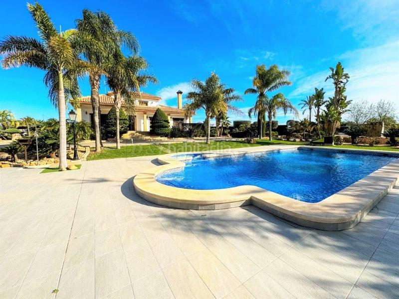 Foto 4bfb28ba-4803-4144-9efa-15e4a9515dae. Chalet villa en venta en centro, 5 dormitorios. en Orihuela