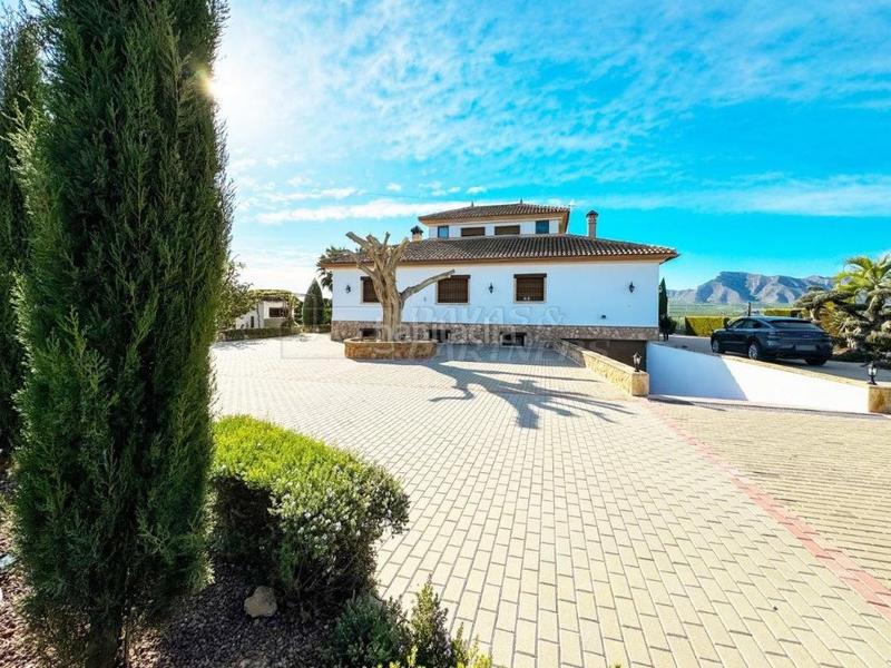 Foto 5a77fde9-9e26-4ba8-a75b-96f9eeb7fbfe. Chalet villa en venta en centro, 5 dormitorios. en Orihuela