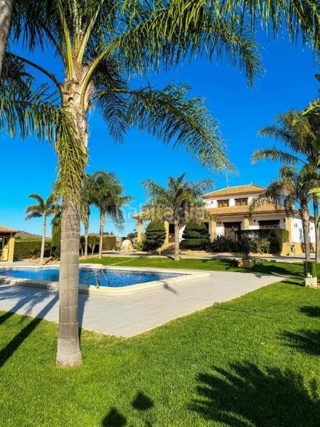 Foto 745e234f-123f-4395-b002-4a8c005634d6. Chalet villa en venta en centro, 5 dormitorios. en Orihuela