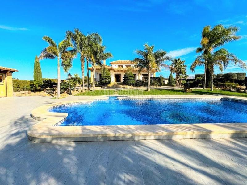 Foto 83199d50-e1f3-47f1-8866-eebbd594f947. Chalet villa en venta en centro, 5 dormitorios. en Orihuela