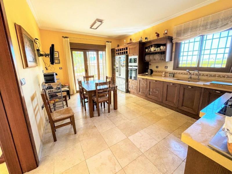 Foto 938dc76d-3209-4722-93be-c5be4a6b0501. Chalet villa en venta en centro, 5 dormitorios. en Orihuela