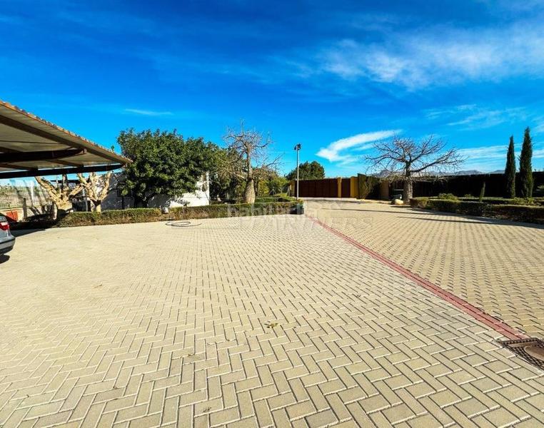 Foto 96cb8d8e-c27e-4af8-ba8e-6a3d6e90b67e. Chalet villa en venta en centro, 5 dormitorios. en Orihuela