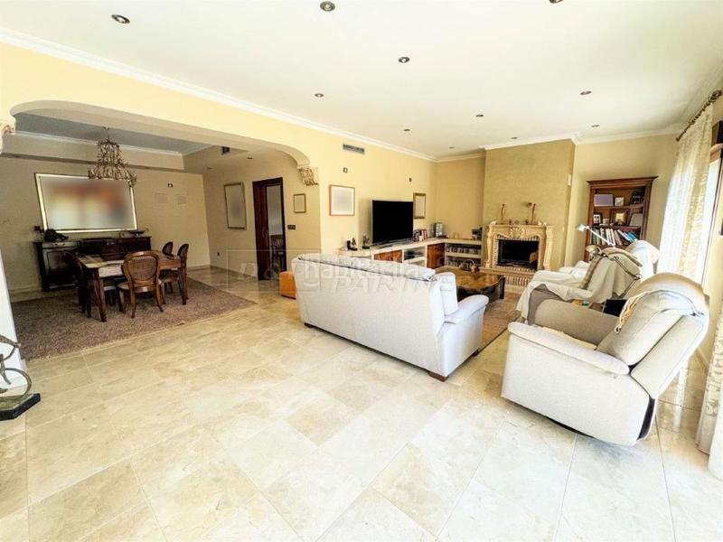 Foto a2c91837-ff7c-44a1-a8ff-1517cbefbd93. Chalet villa en venta en centro, 5 dormitorios. en Orihuela