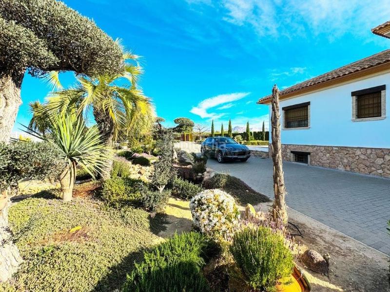 Foto bad24842-f4c0-4797-95cc-e20604d53d10. Chalet villa en venta en centro, 5 dormitorios. en Orihuela