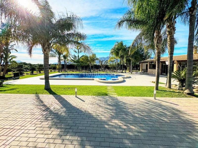 Foto beadeb87-9605-4b0d-a9d3-7d3d463bce52. Chalet villa en venta en centro, 5 dormitorios. en Orihuela