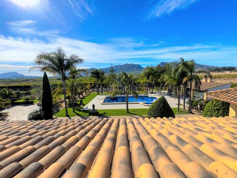 Foto c07efcaa-bdde-4817-b30f-b43484e54b3f. Chalet villa en venta en centro, 5 dormitorios. en Orihuela