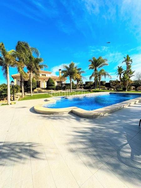 Foto d0d55aaa-8b7a-47e9-8c55-266c31172e42. Chalet villa en venta en centro, 5 dormitorios. en Orihuela