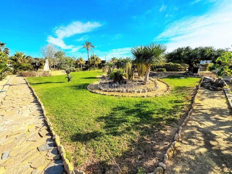 Foto dbd8c5bf-2b69-4e51-8b85-77bc29a7ed0d. Chalet villa en venta en centro, 5 dormitorios. en Orihuela