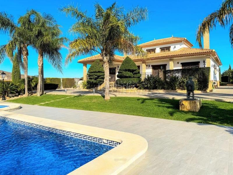 Foto e17e0714-3d14-46d6-8c27-aa5cf5abe8b1. Chalet villa en venta en centro, 5 dormitorios. en Orihuela