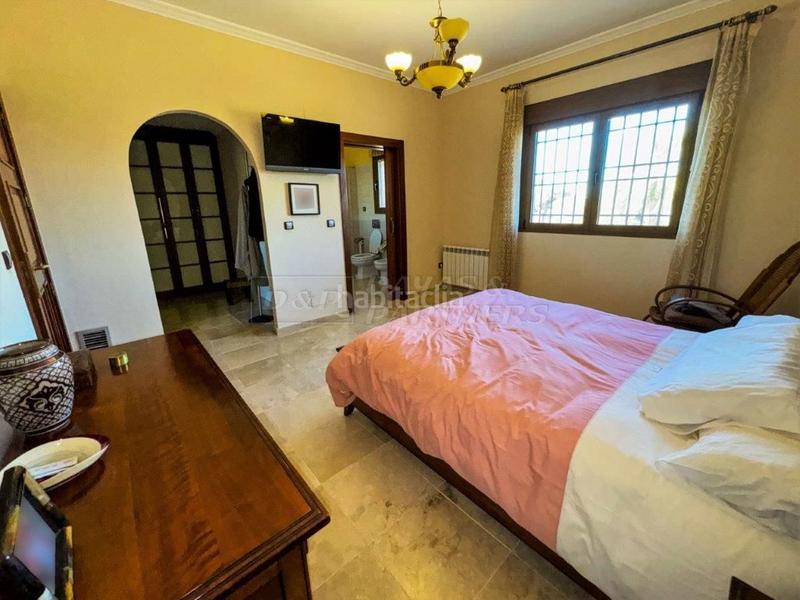 Foto e947e651-7646-4144-8ea3-cbd31f63765e. Chalet villa en venta en centro, 5 dormitorios. en Orihuela