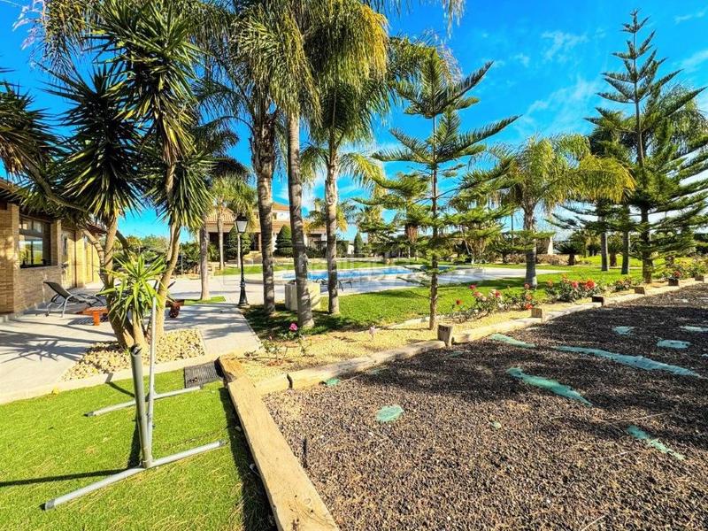 Foto f0bca68e-4c36-44e7-a2a8-6d9bd64028cb. Chalet villa en venta en centro, 5 dormitorios. en Orihuela