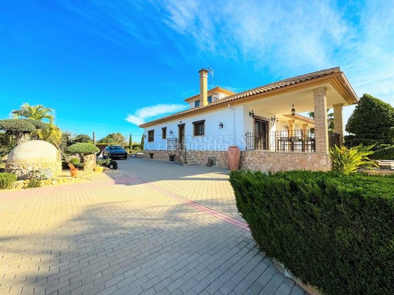 Foto fc63baa5-f495-4101-a468-af303e45632a. Chalet villa en venta en centro, 5 dormitorios. en Orihuela