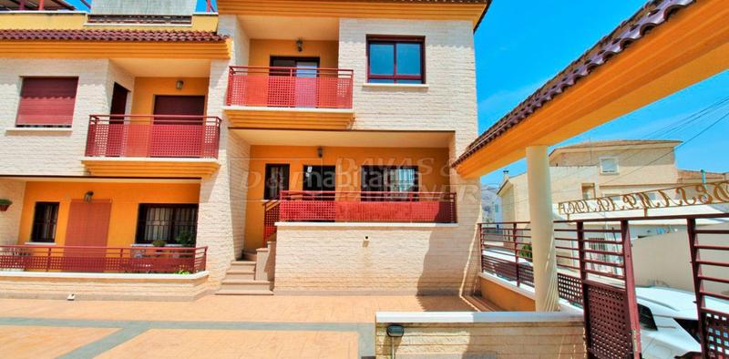 Foto f1e59b2d-ee49-4a15-9231-974c22d186b4. Casa adosada adosado en venta en los desamparados, 3 dormitorios. en Orihuela