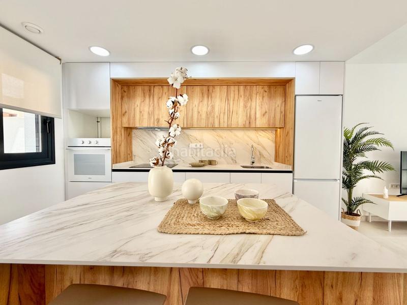 Foto 06362f16-2d2f-4330-81e9-e86313d039a6. Casa adossada amb piscina a Cox