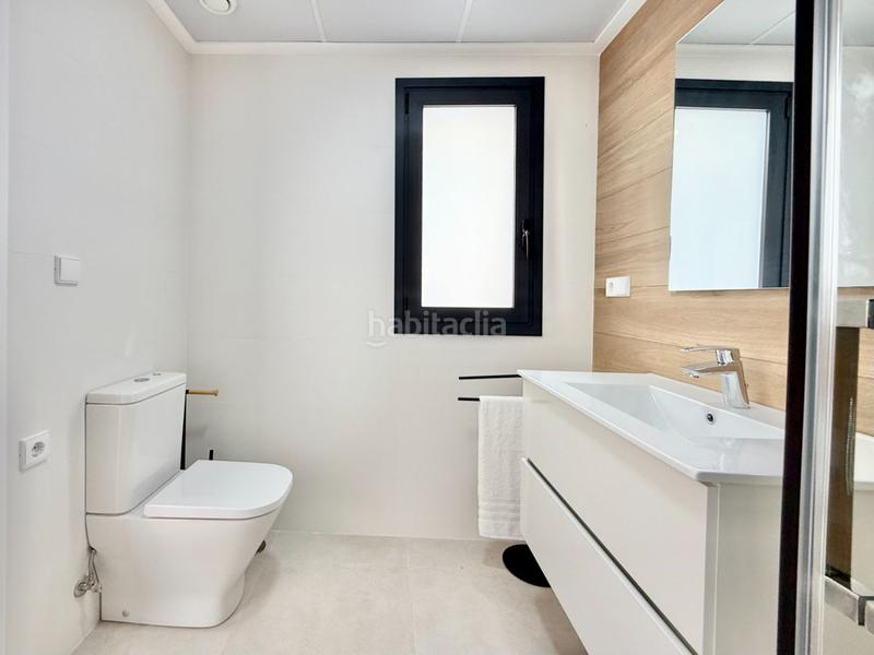 Foto 64802b81-760d-4c3f-b498-179092e6d2e3. Casa adossada amb piscina a Cox