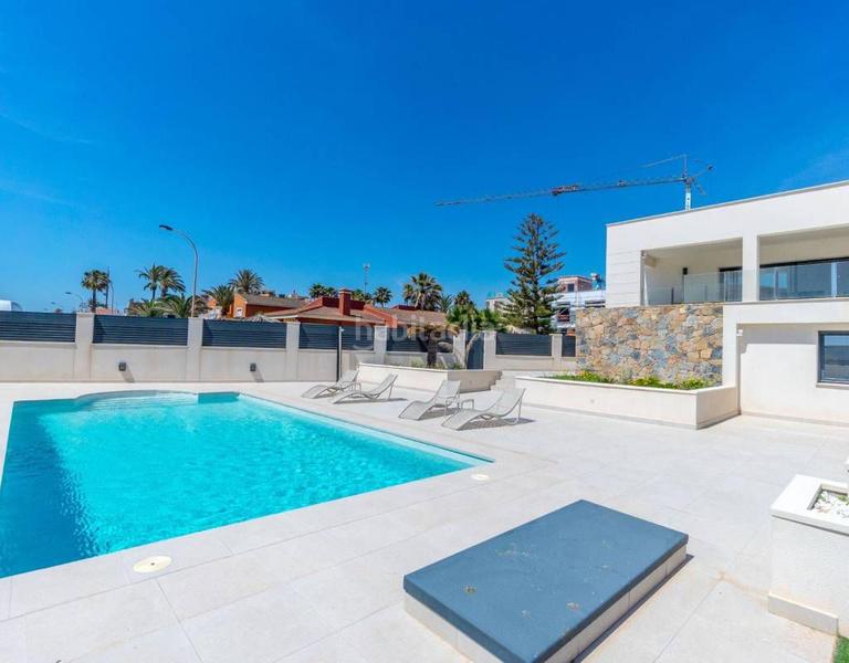 Foto b3e41758-2d22-4fcd-b51f-35cc36fcc8f6. Chalet mit parking pool in La Veleta Torrevieja
