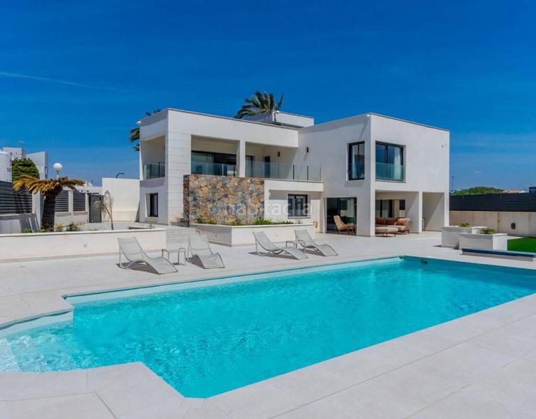 Foto c4946707-6fa5-48d8-9d2e-6dad6fdad29e. Chalet mit parking pool in La Veleta Torrevieja
