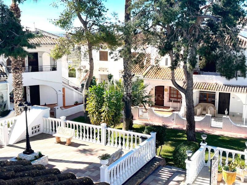 Foto 2550f44d-59e4-42cc-a070-d4f456a6cda2. Casa a schiera con piscina in Aguas Nuevas Torrevieja