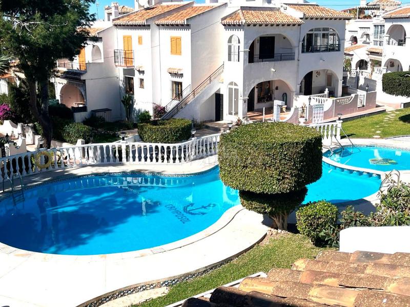 Foto e0f1c1c3-b7fa-43be-b55d-b4737c95019f. Casa a schiera con piscina in Aguas Nuevas Torrevieja