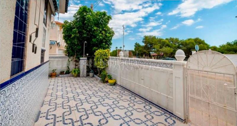 Foto 577f2e4a-ff70-4be4-ad8f-9df073721ef4. Lloguer planta baixa amb piscina a Cañada del Molino Torrevieja