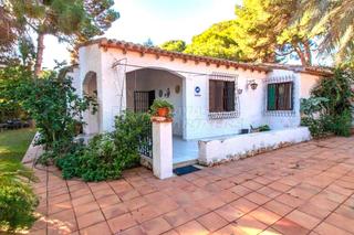Xalet a Punta Prima. Chalet en venta en punta prima, 4 dormitorios.