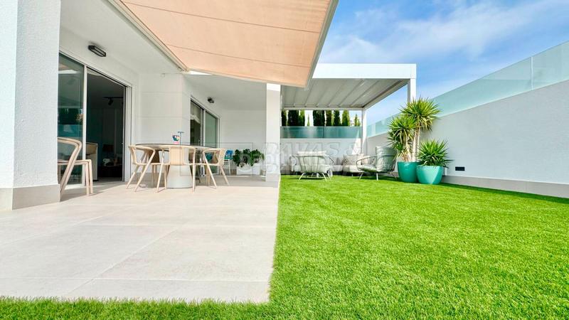 Foto 2b35b420-b2a2-471c-a3ab-241a3671faf2. Casa adossada amb calefacció aparcament a La Veleta Torrevieja