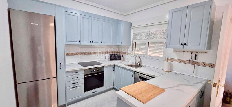 Foto 28a8bcd8-1dd6-4096-b0dd-be06bcb199f2. Etagenwohnung mit parking pool in Playa Flamenca Orihuela