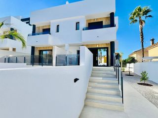 Casa a schiera in Benferri. Adosado en venta en urbanizaciones, 3 dormitorios.