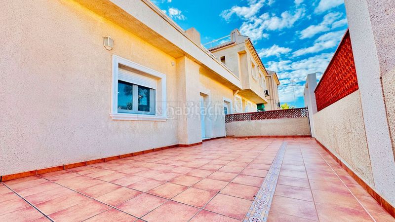 Foto 6175cb5a-fba2-48e7-ad11-4bd2f4a3d2c2. Casa adossada a Zona los Frutales Torrevieja