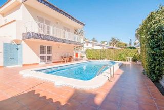 Xalet a Las palmeras 20. Villa en venta en la zenia, 5 dormitorios.