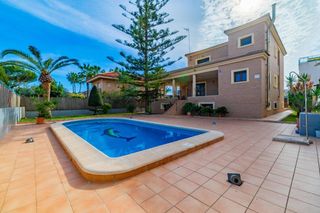 Chalet in La Veleta. Chalet en venta en la veleta, 4 dormitorios.