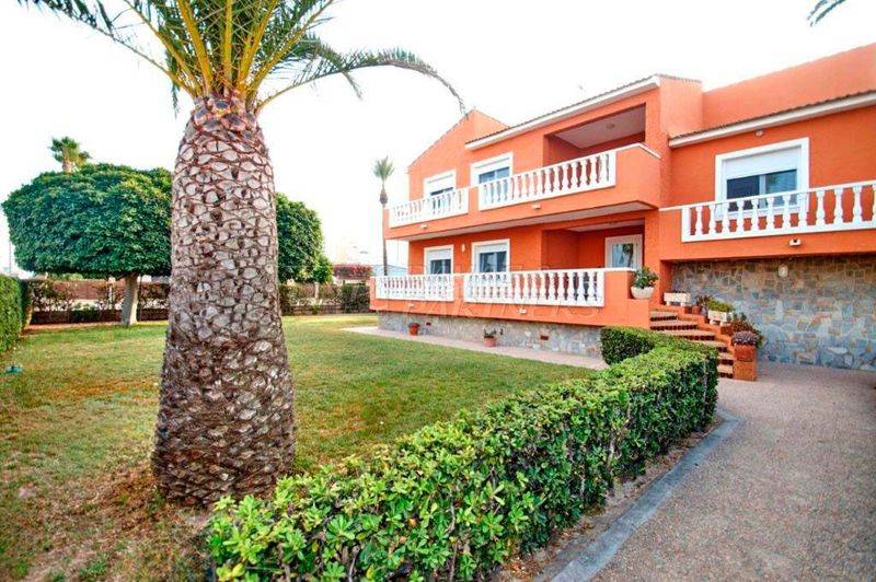 Foto 69fb134a-ebec-417a-b625-33c5ca5fdc17. Chalet villa en venta en La Veleta, 5 dormitorios. en Torrevieja