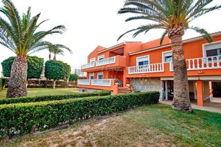 Xalet a La Veleta. Villa en venta en la veleta, 5 dormitorios.