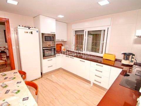 Foto b1a2e804-eb00-48a3-a399-e20b7e565dd9. Chalet villa en venta en La Veleta, 5 dormitorios. en Torrevieja