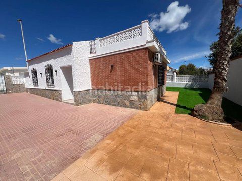 Foto 0ea895c1-ce9a-40fa-a7de-4480bc178f73. Casa adossada amb calefacció aparcament a Zona los Frutales Torrevieja