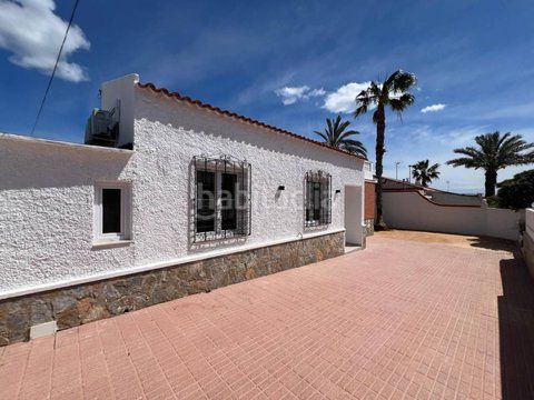 Foto 9295121e-08ea-44f1-b929-e0d82e09c832. Casa adossada amb calefacció aparcament a Zona los Frutales Torrevieja