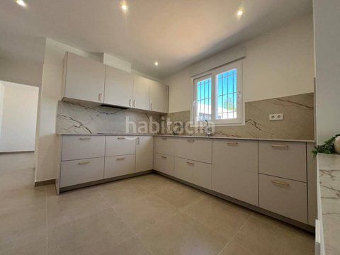 Foto a5aebb32-51bc-4437-b17c-1e40a7c2ee70. Casa adossada amb calefacció aparcament a Zona los Frutales Torrevieja