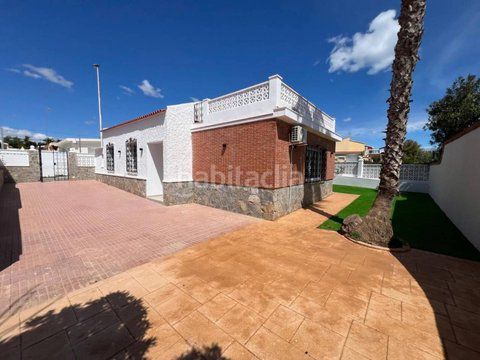 Foto f18acfe5-8d90-4389-b769-f3862dbcb1eb. Casa adossada amb calefacció aparcament a Zona los Frutales Torrevieja