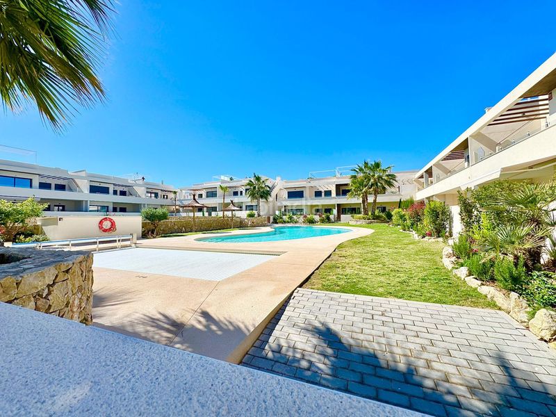 Foto a40d0e0c-0c34-423f-b5ee-fedab8ef4c61. Planta baixa amb aparcament piscina a La Veleta Torrevieja