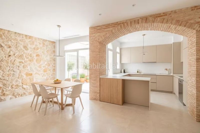 Foto a21c40d9-fb0c-4760-a456-1bd915e1ae72. Edificio  en venta en centro, 7 dormitorios. en Orihuela