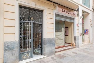 Building in Orihuela Ciudad. Edificio en venta en centro, 7 dormitorios.